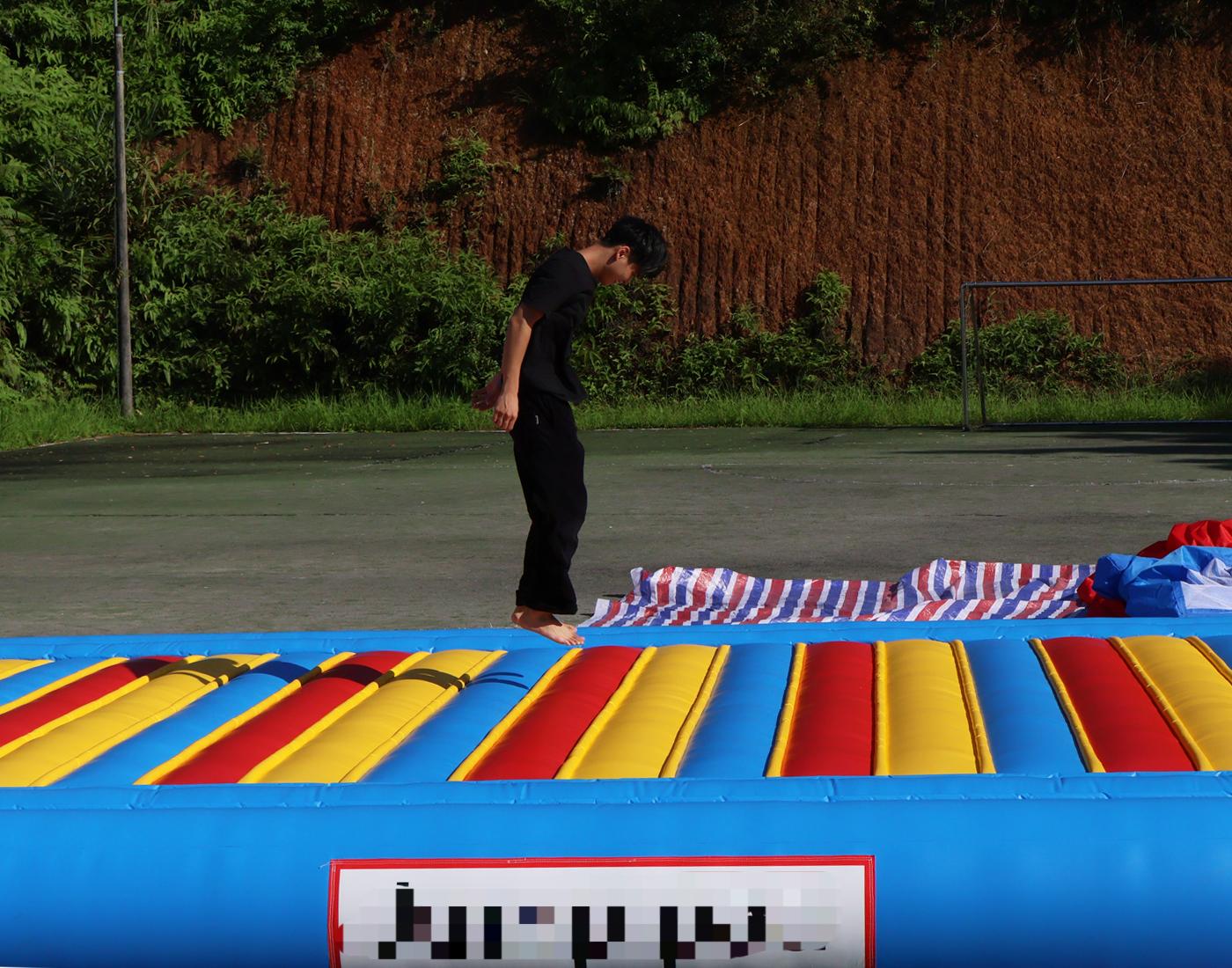 Almohadilla de rebote inflable - Kids Outdoor Jump House reseña y precio